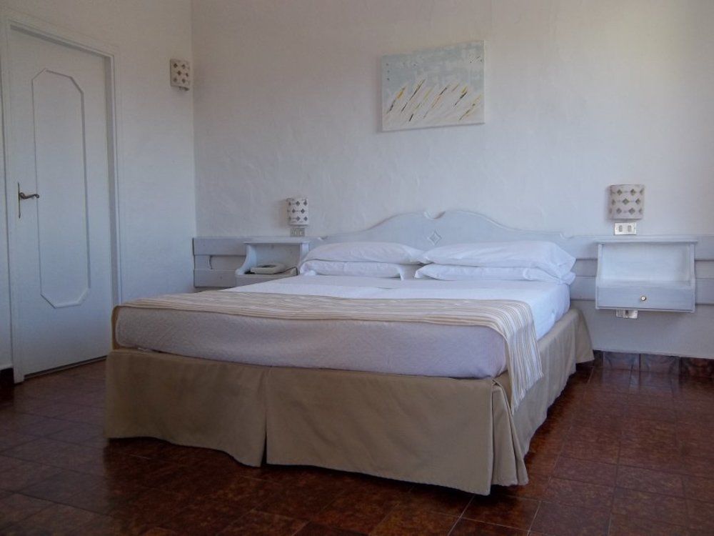 Hotel 3 Botti Baja Sardinia Εξωτερικό φωτογραφία